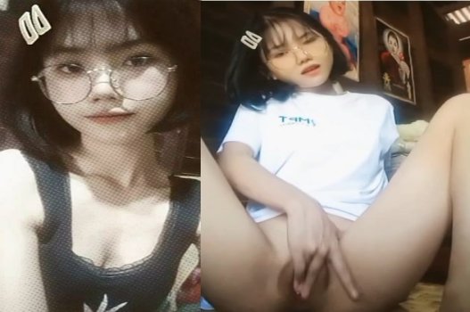 Em học sinh tóc ngắn tự sướng tại nhà